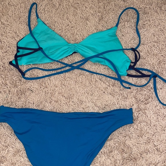 L Space Triangle style reversible teal bikini set - Picture 2 of 2